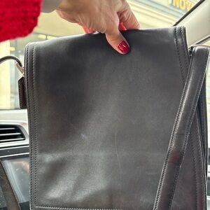 Quiet Luxury. 1992 Vintage Coach USA Leather Messenger Crossbody Bag 6147 Black